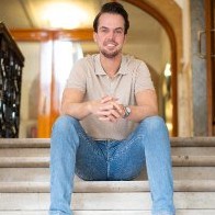 Micha&euml;l van de Poppe profile